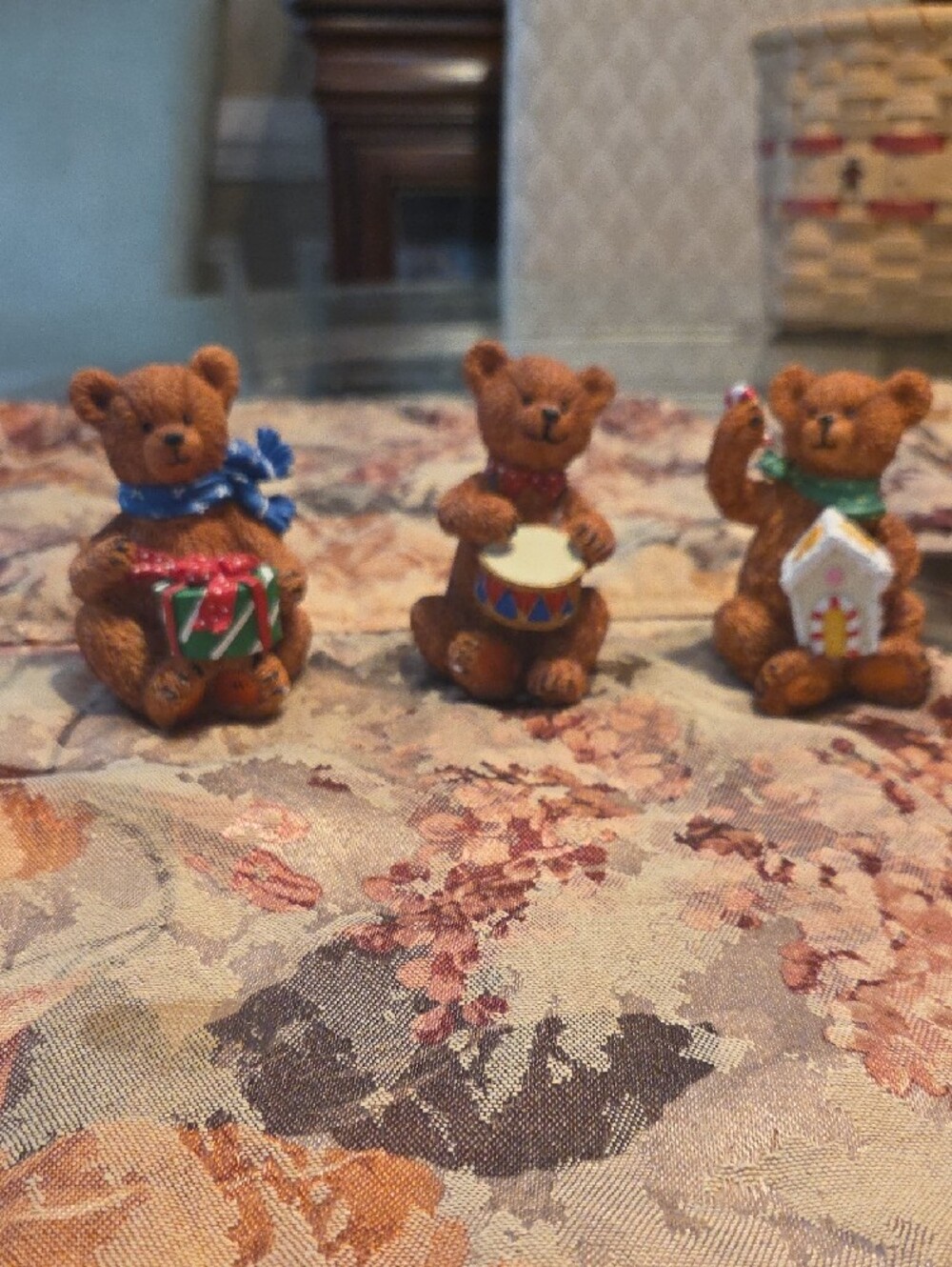 Christmas Items - Picture 7 of 10